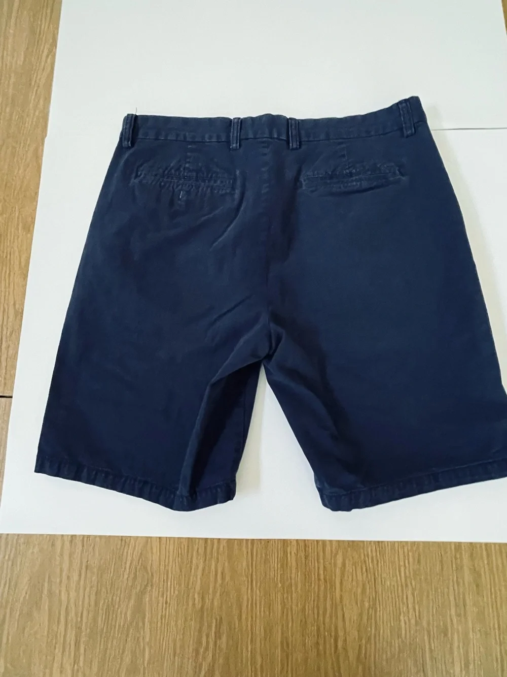 Old Navy Men's Dark Navy Flat Front Chino Shorts 34 slim - Picture 2 of 3